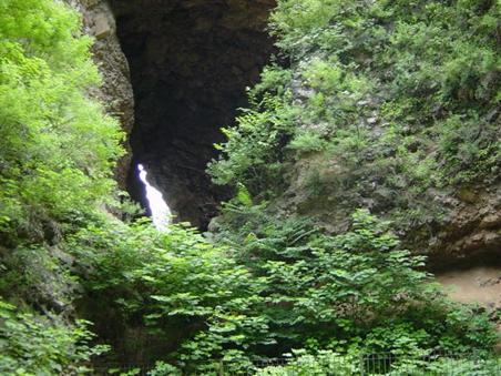File:Zhoukoudian Caves July2004.jpg