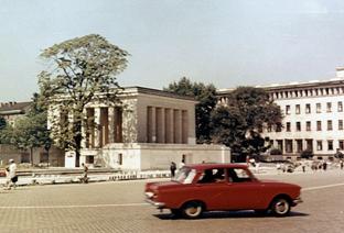 File:1969-08-Bulgarien Sofia Dimitroff-Mausoleum fec Monika Angela Arnold Berlin1.jpg