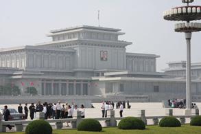 Файл:Kumsusan Memorial Palace, Pyongyang.jpg