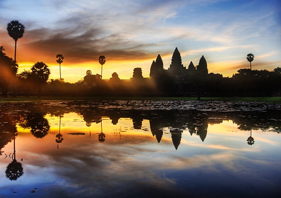 http://www.sacred-destinations.com/cambodia/angkor-wat-photos/slides/sunrise-cc-stuck-in-customs.jpg